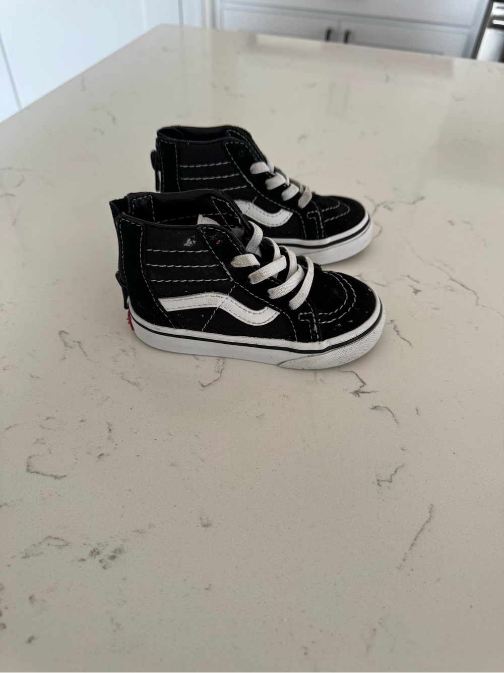 Vans Toddler Sk8-Hi Zip black & white size 6